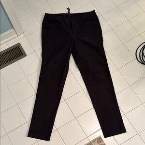 Lululemon Black ABC Classic-Fit Trouser
Warpstreme